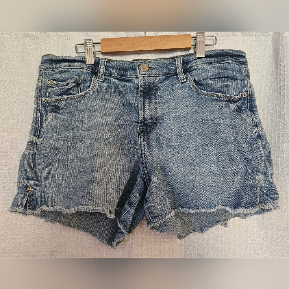 Kensie Jeans Vintage Luxe The Short Raw Hem Lightly Distressed Denim Shorts Sz10